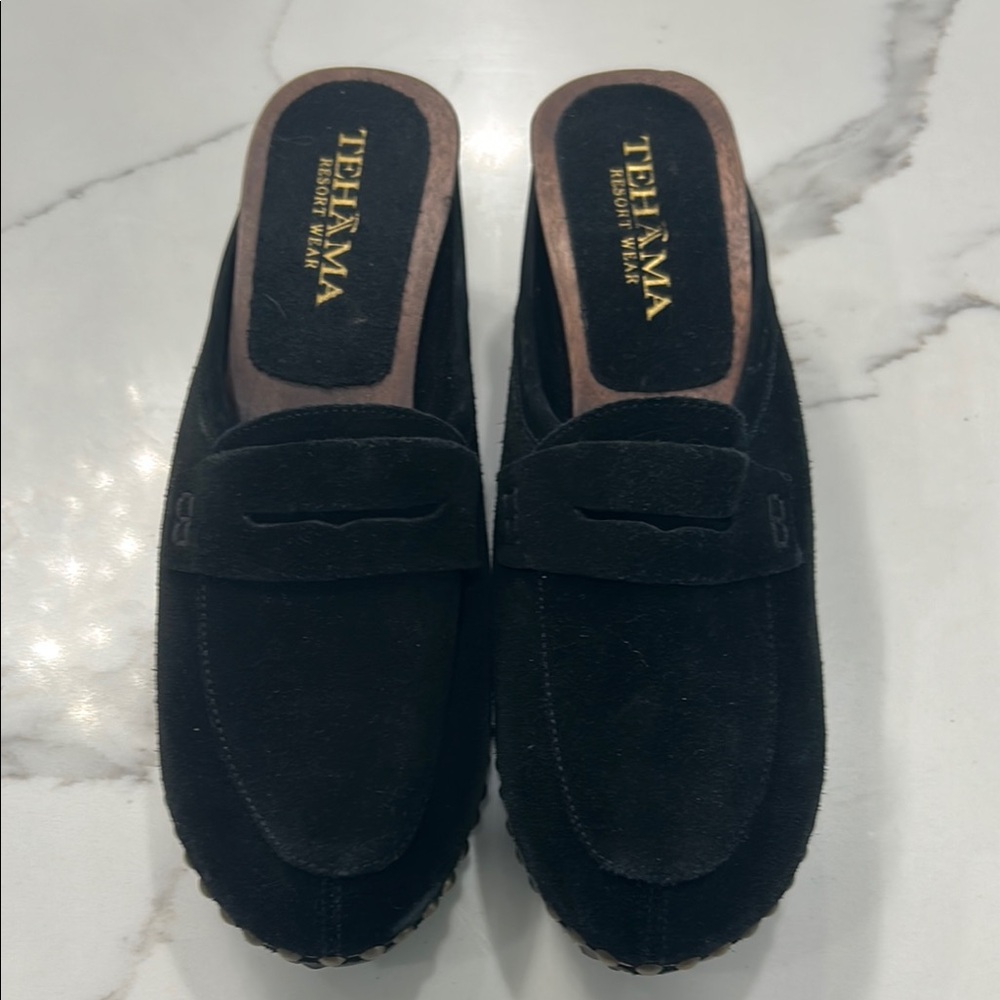 TEHAMA Resort Wear Black Suede Mules. Size 5‎